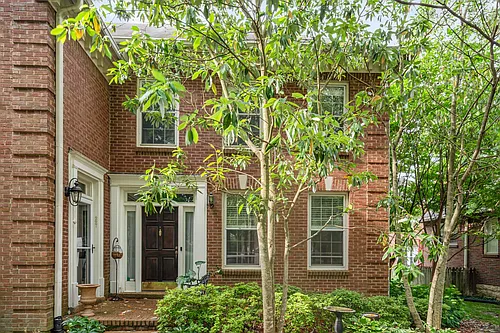 225 Woodmont Cir Photo 1