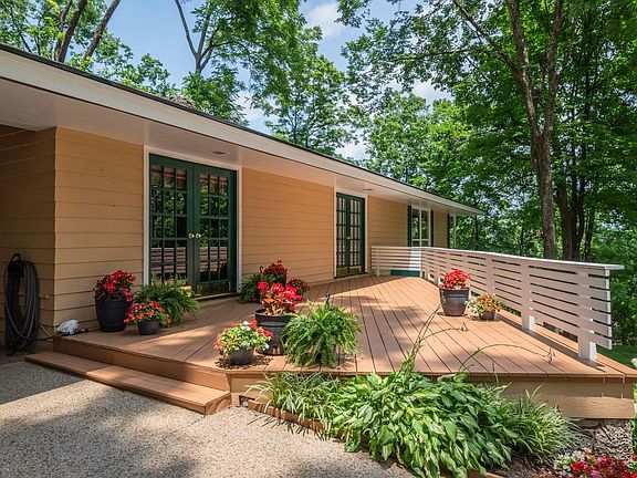 4th image of 945 Forest Acres Ct