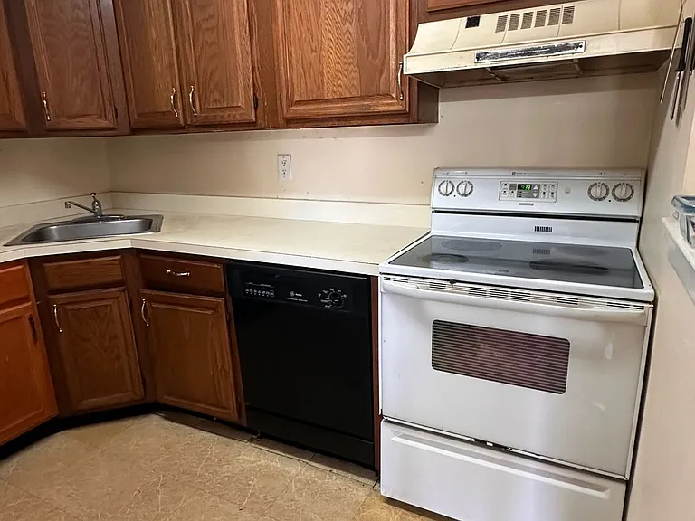 8307 Tamarron Dr — Photo 13