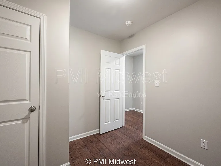 1439 S East St — Photo 12