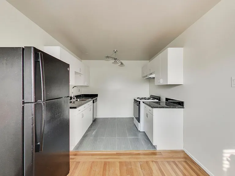 1220 Hayes St #5 — Photo 5