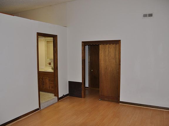 Huge Bedroom with Walk-In Closet