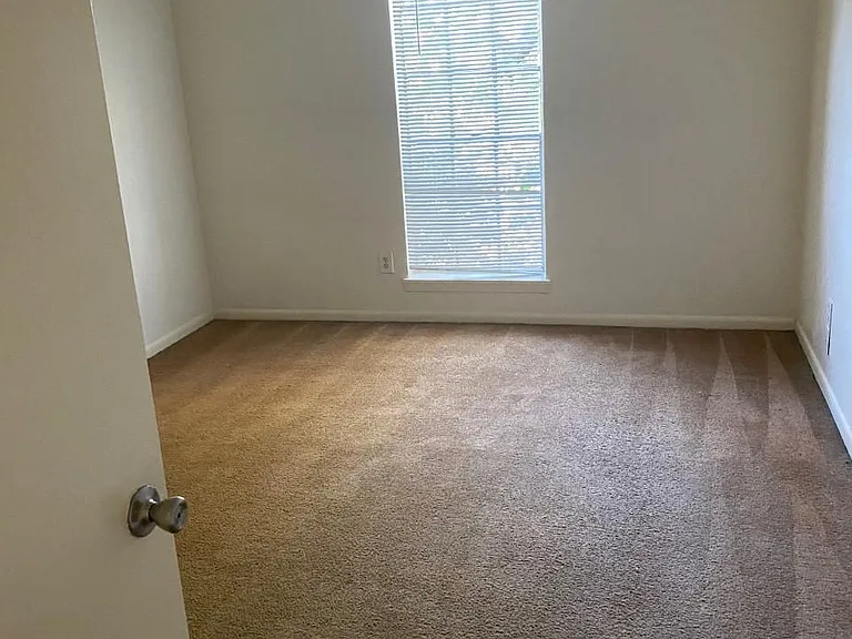 nice size bedroom