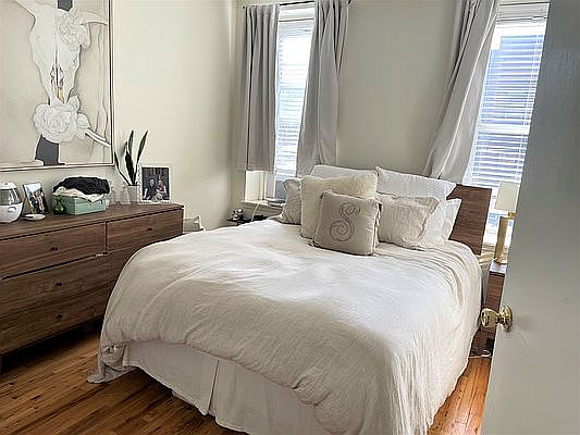 4th image of 529 Henry St #2