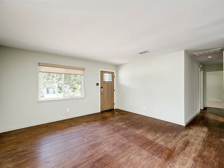 1707 Overhill Dr — Photo 7