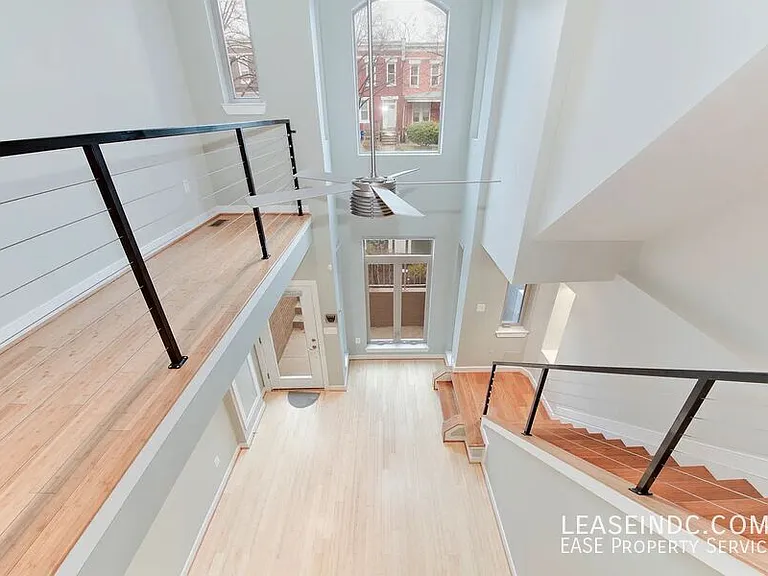 233 R St NE #A — Photo 17