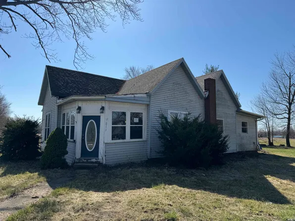 215 W Lake St, Laketon, IN 46943