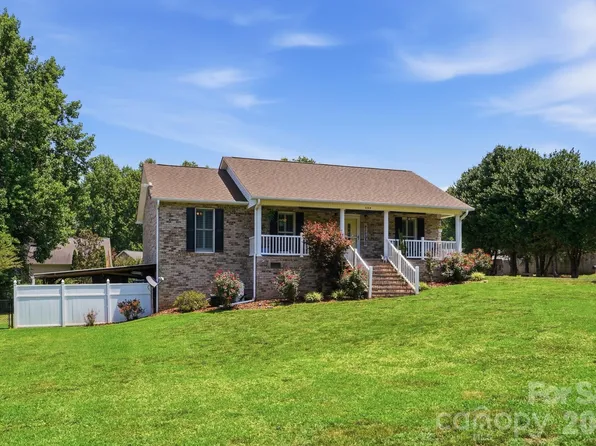 107 Brendle Ln, Troutman, NC 28166
