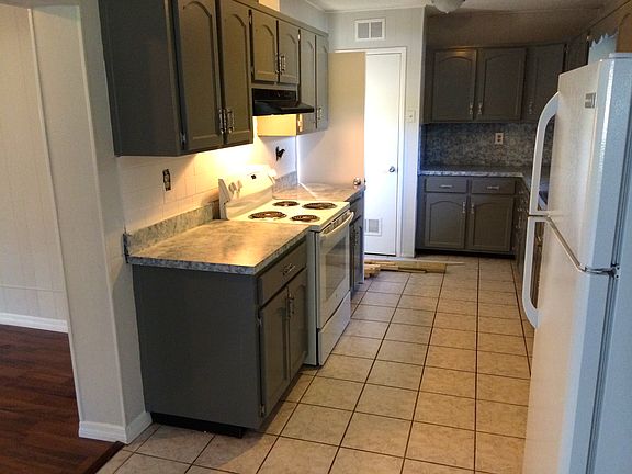 Large Spacious Kitchen 