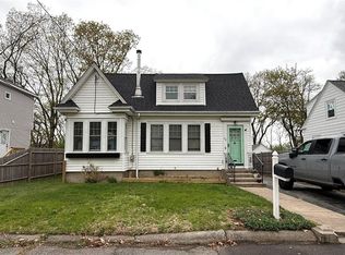 32 Hopkins Ter, Cumberland, RI 02864