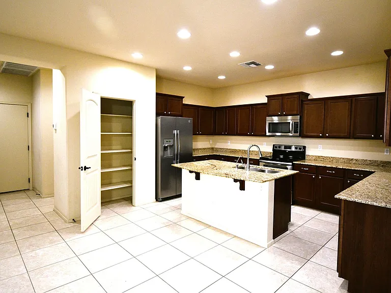3562 S Wren Dr — Photo 3