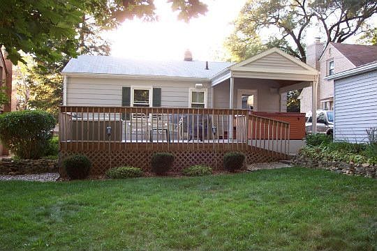 2nd image of 215 Oak Knolls Ave