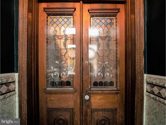 3rd image of 804 E Girard Ave