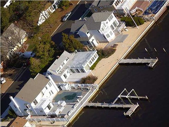 2nd image of 691 Bayview Dr