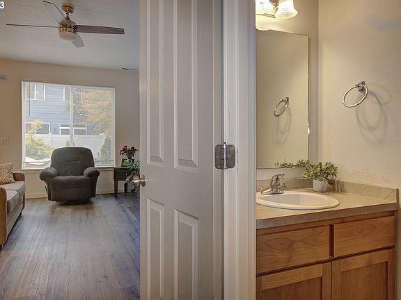 5th image of 2422 NE 114th Ct