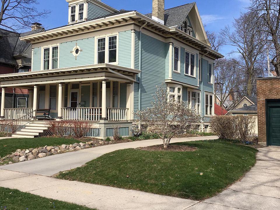 2824 N Summit Ave, Milwaukee, WI 53211 Zillow