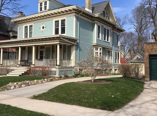 2824 N Summit Ave, Milwaukee, WI 53211