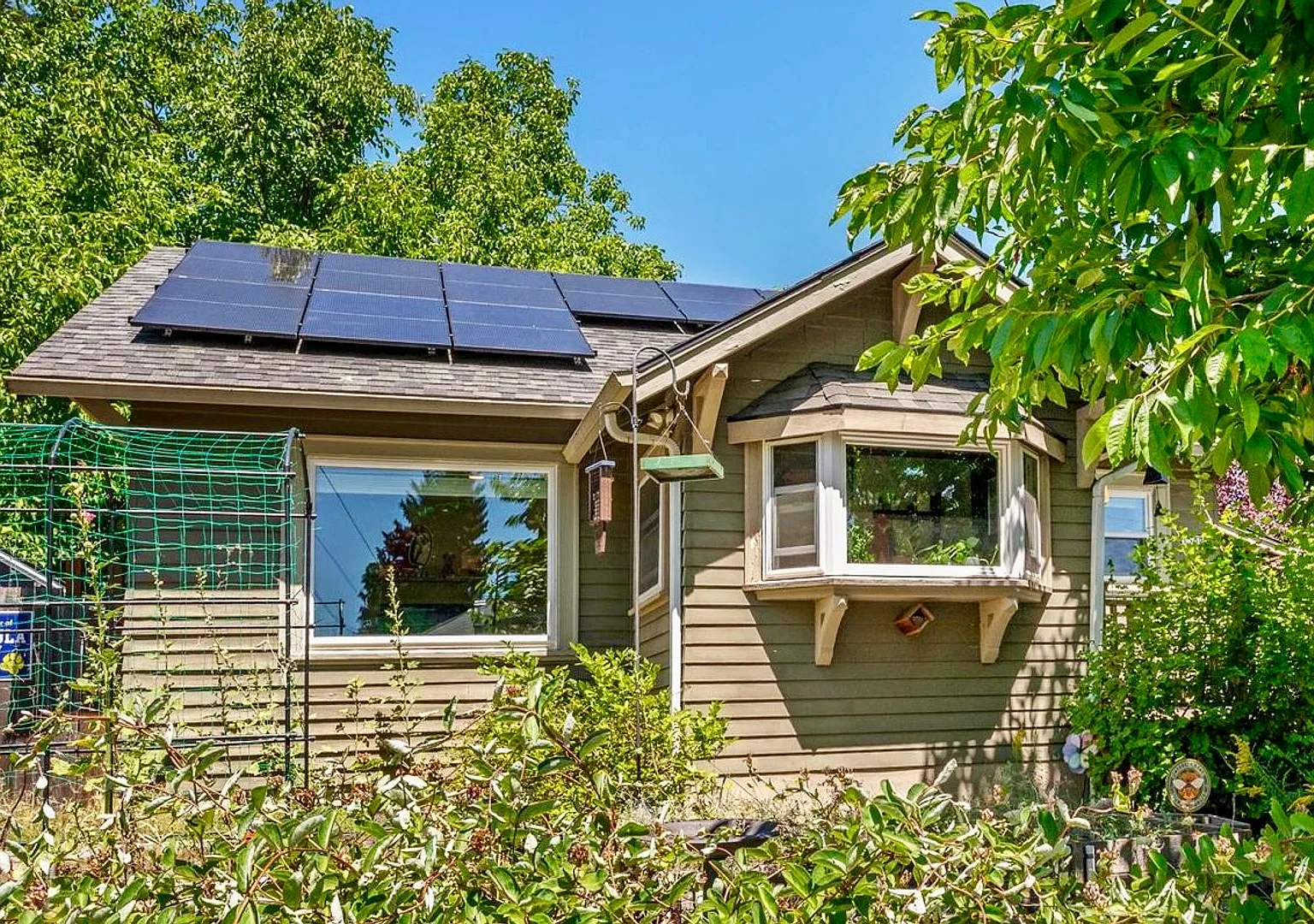 Charming 2-Bedroom Craftsman Bungalow in Portland's Kenton Neighborhood — Photo 1