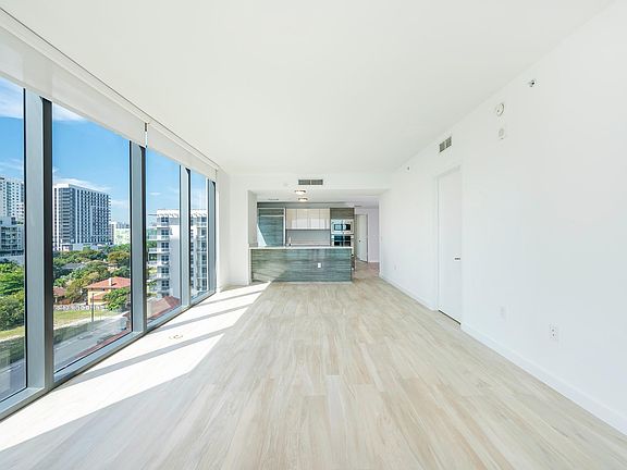 3rd image of 460 NE 28th St #409