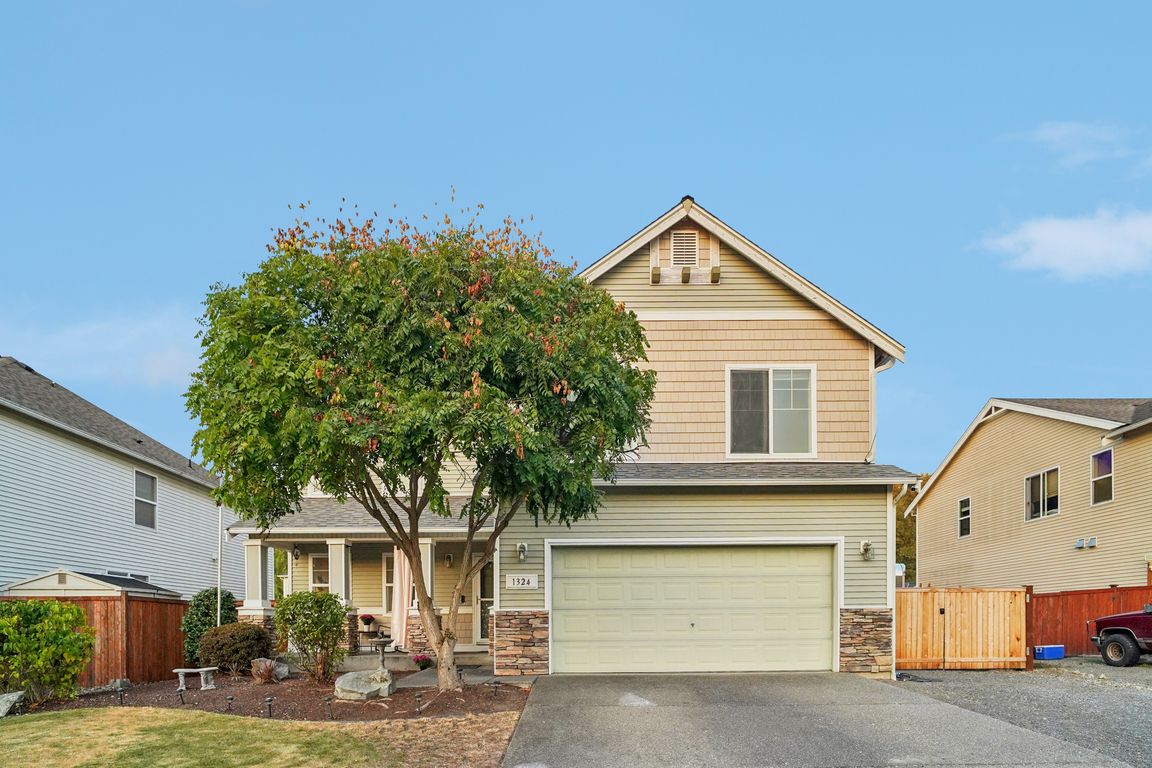 Hansberry Ave-S2409-001.jpg