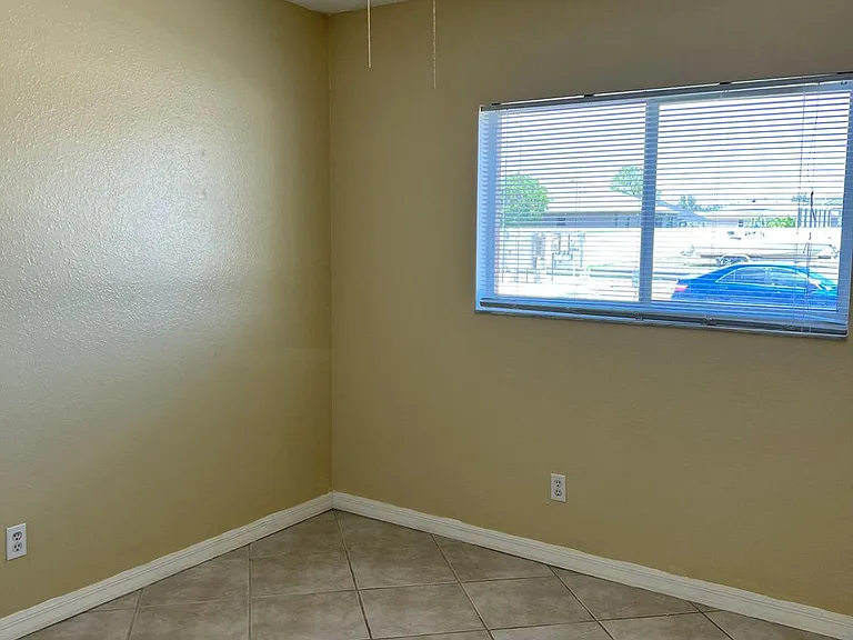 1602 SW 16th Ct — Photo 15