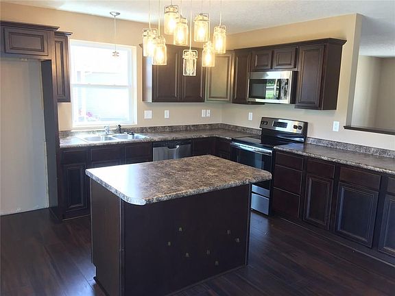 2nd image of 3401 Hawthorn Dr SW