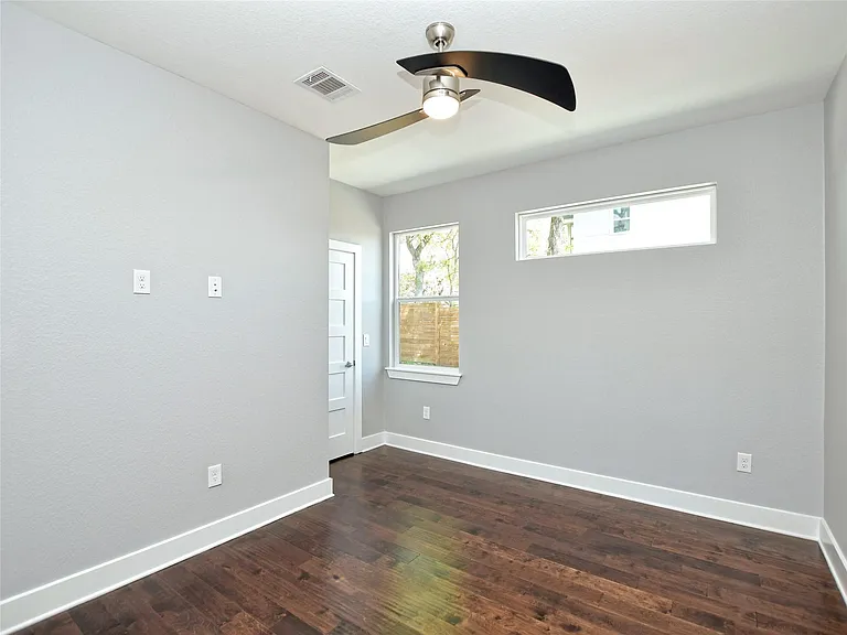1130 Lott Ave #B — Photo 25