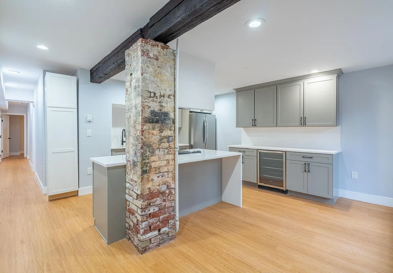 2 bed, 1000 sqft, $4,000 — Photo 4