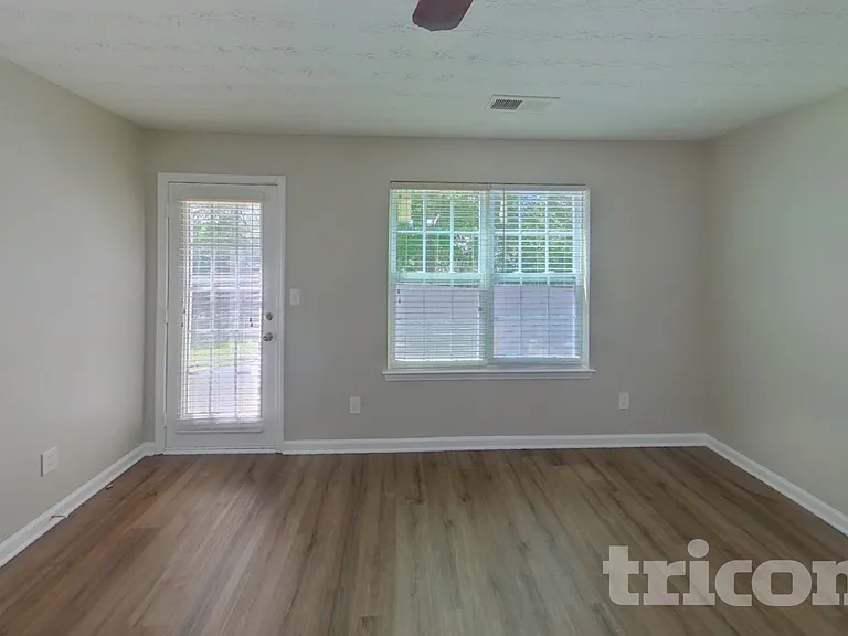 552 Howell Dr — Photo 18