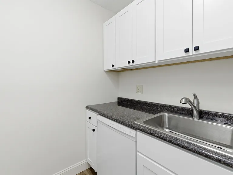 East Bay Apartments — Photo 22
