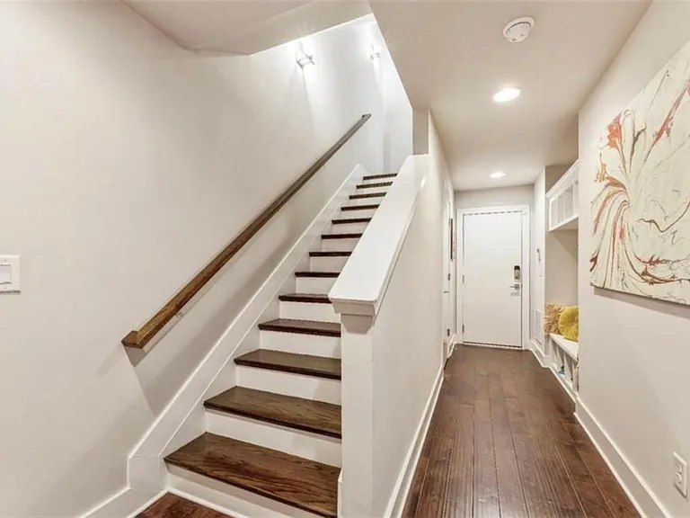 734 Taylor Ct NE — Photo 21