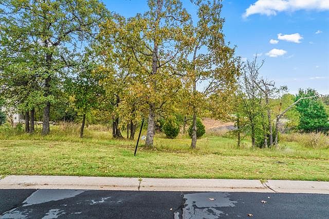1st image of 641 E Lakeview Dr