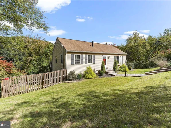 33 Daisey Ln, Malvern, PA 19355