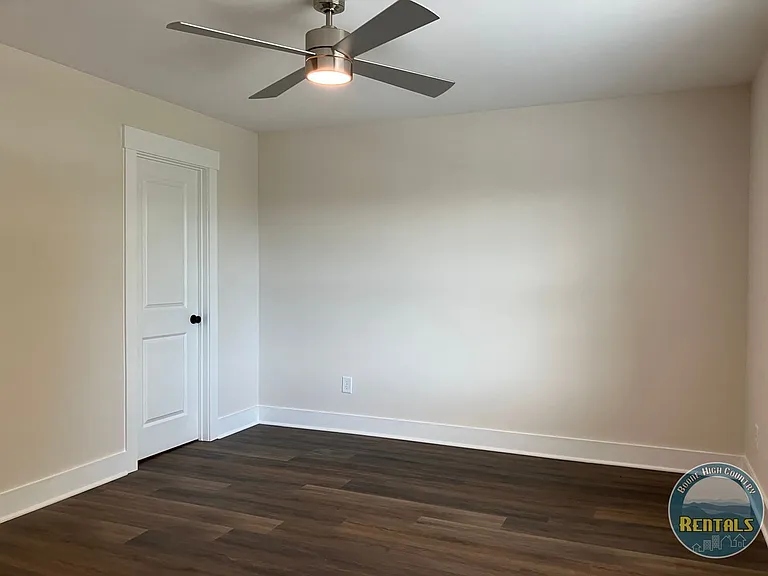 291 Stratford Ln — Photo 32