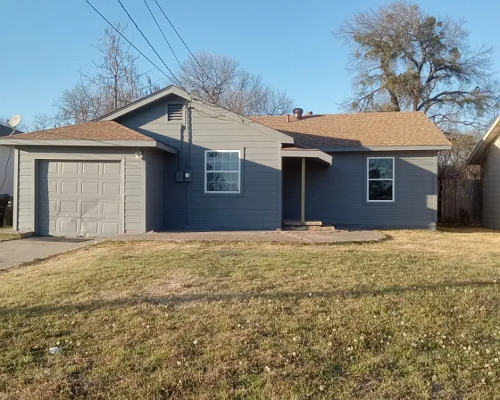 3908 Templeton St — Photo 1