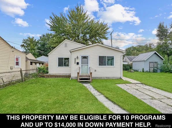 20944 Hollywood St, Harper Woods, MI 48225