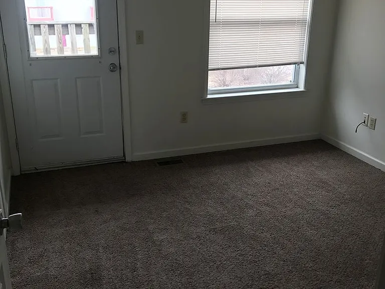 506 S Poplar St — Photo 18