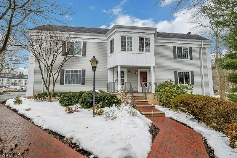 1st image of 299 Riveredge Dr