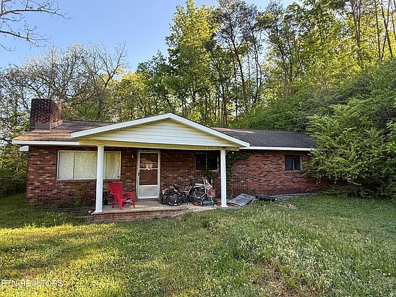 2nd image of 3159 Hickory Dr