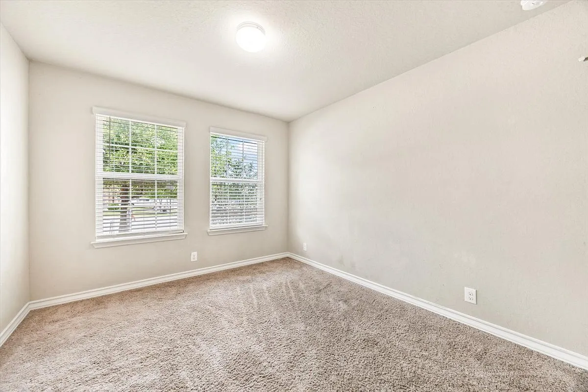 4 bed, 2.0 bath, $1,925 — Photo 3