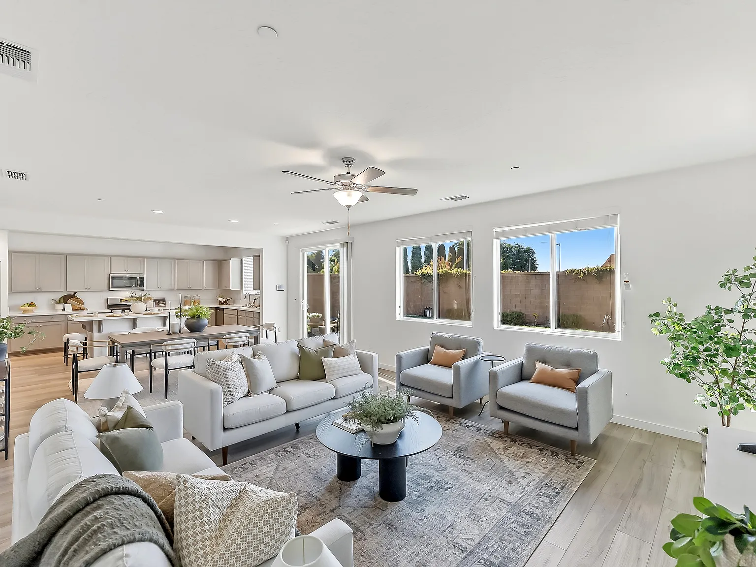5 bed, 2790 sqft, $3,400 — Photo 2