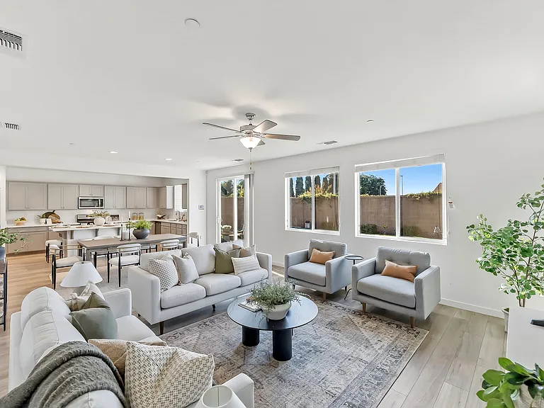 6690 E Adena Ave — Photo 2