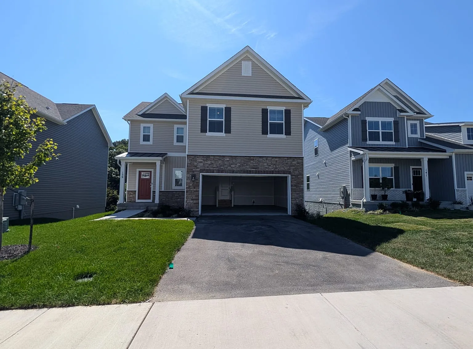 5 bed, 2415 sqft, $2,950 — Photo 4