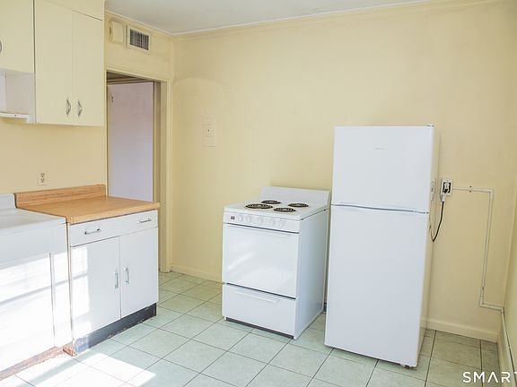 5th image of 678 Farmington Avenue