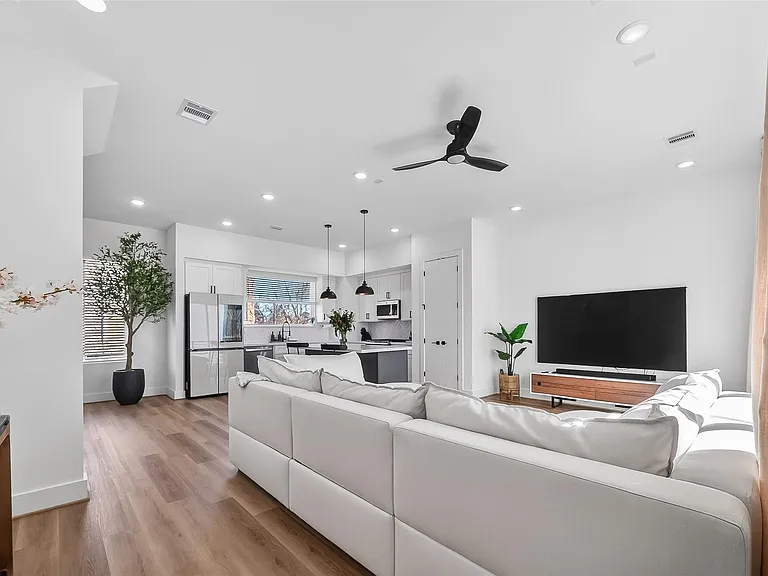 4804 Elysian St #C — Photo 8