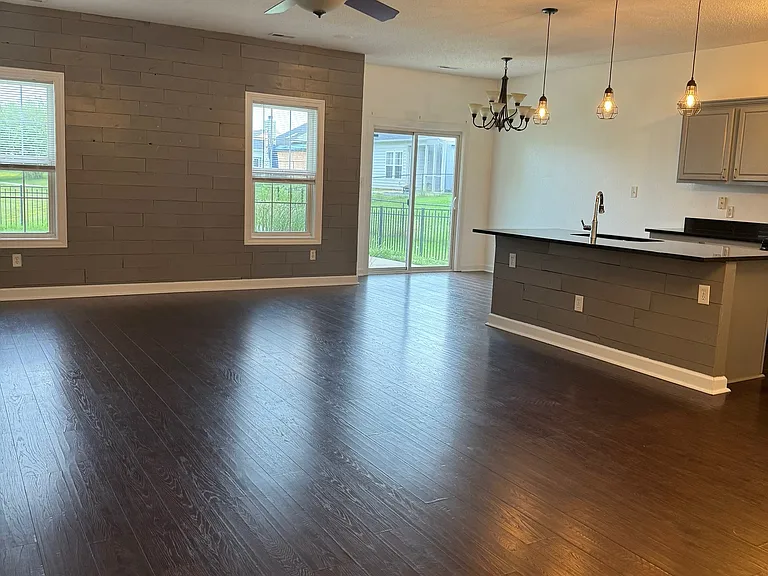 9653 Stonewall Ln — Photo 2