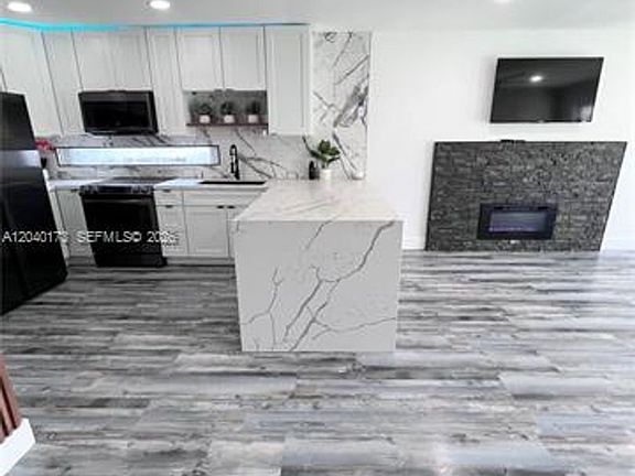 4th image of 2425 SW 26th Ln #2425