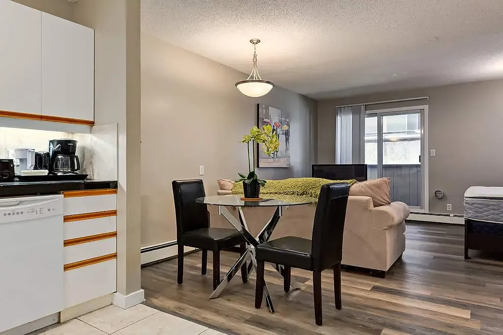 Meredith Road Apartments — Photo 1