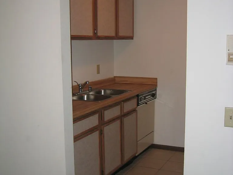 1526 Kenilworth Ct — Photo 8