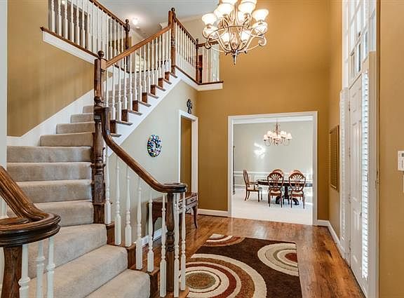 3rd image of 161 Dickens Dr